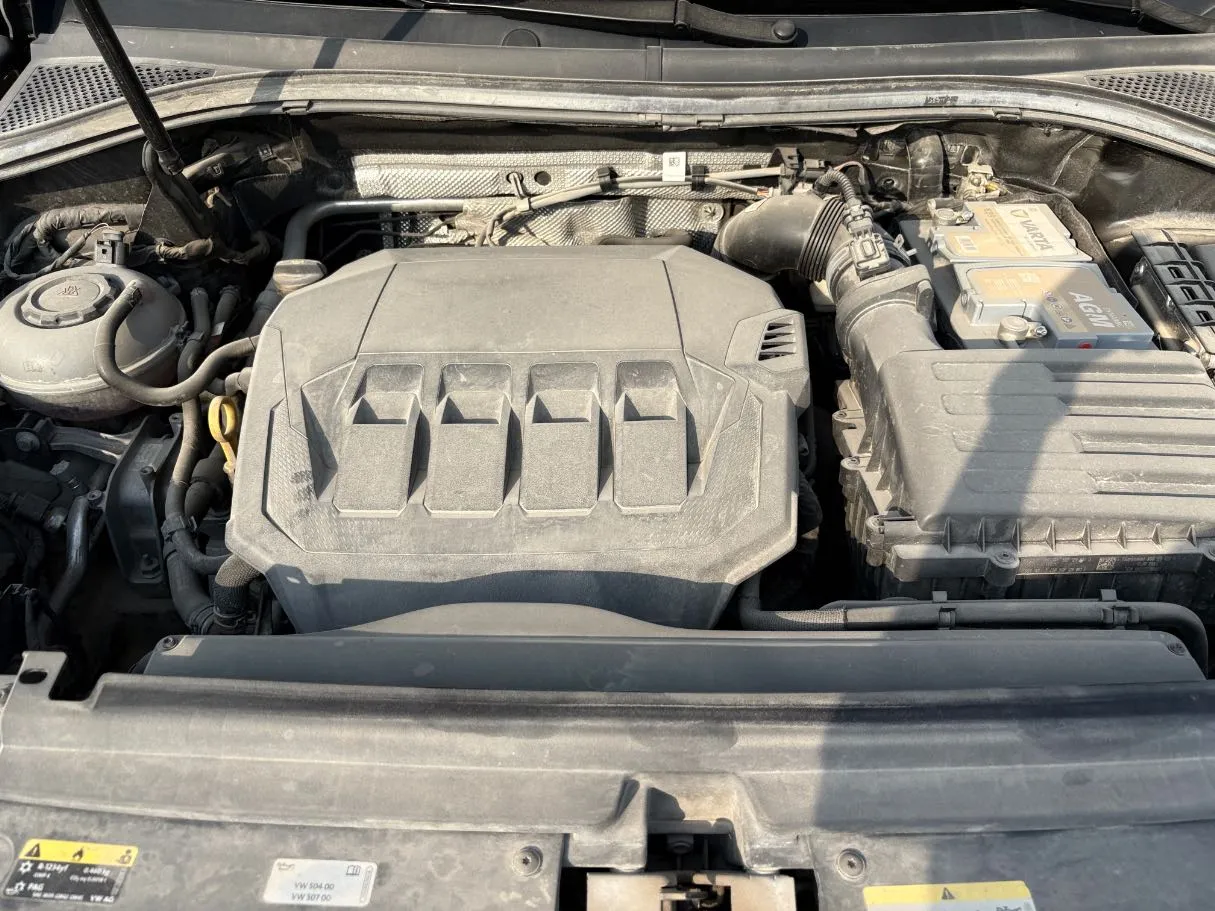 Car image 30