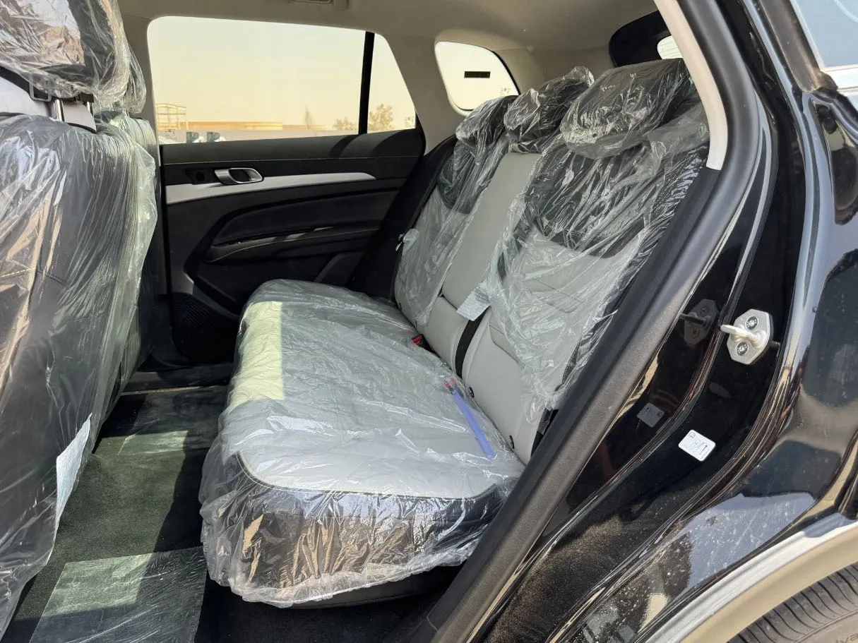 Car image 14