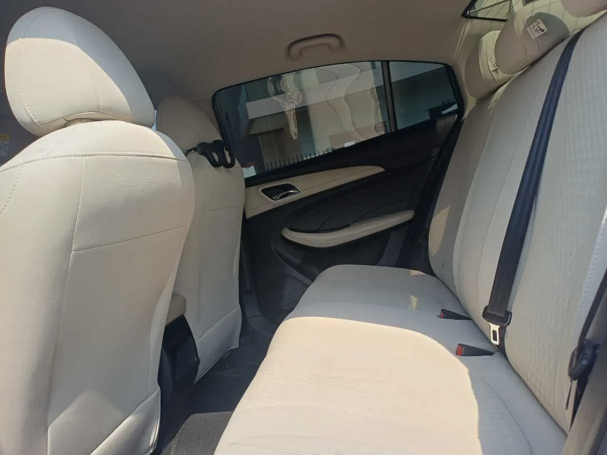 Car image 13