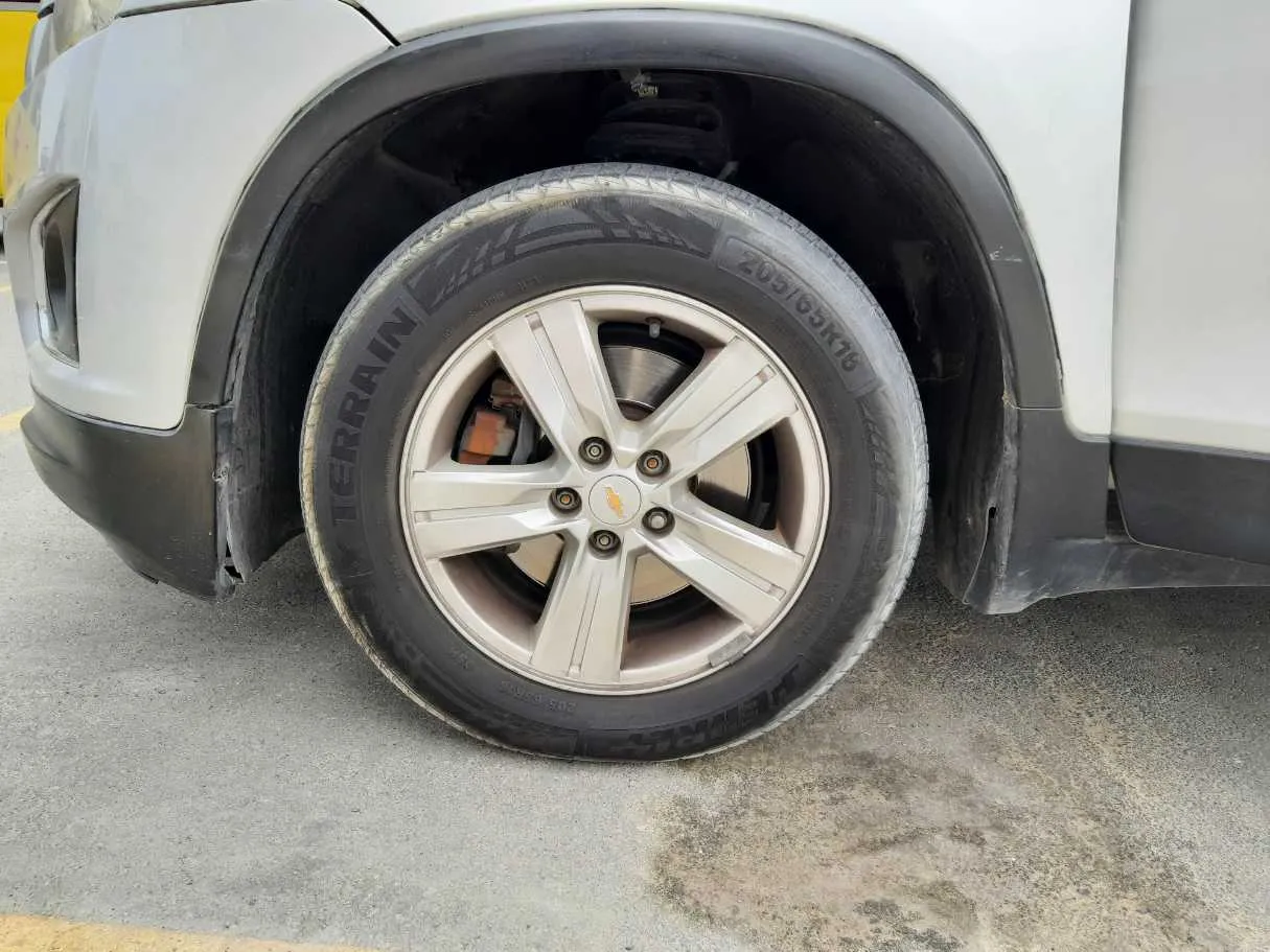 Car image 8
