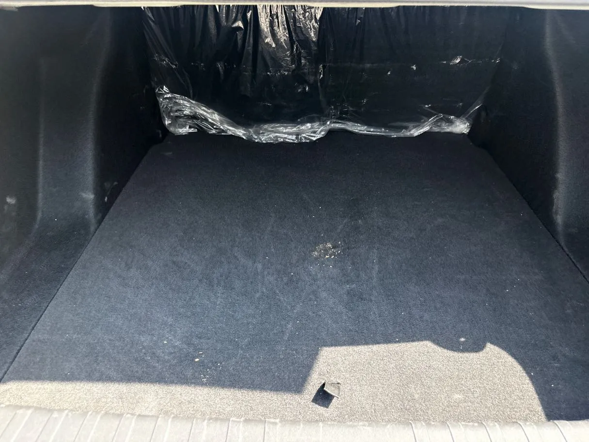 Car image 25
