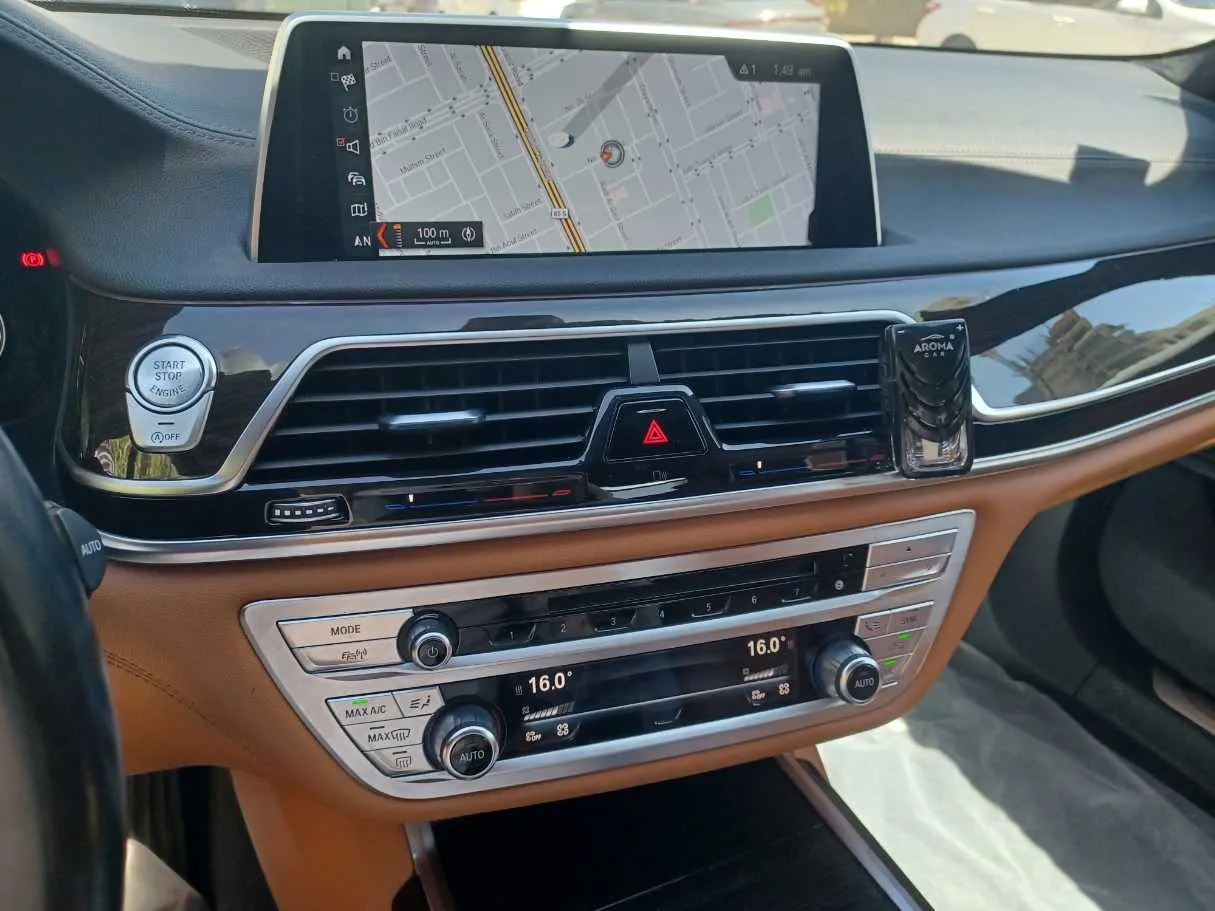 Car image 18