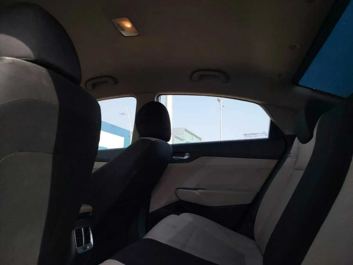 Car image 20
