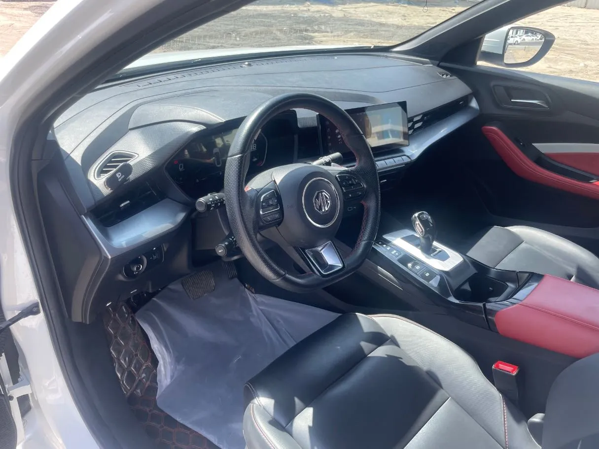 Car image 11