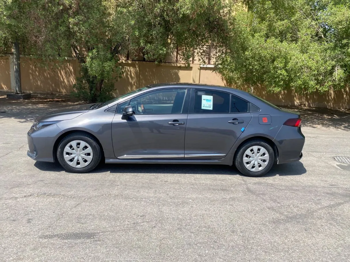 Car image 8