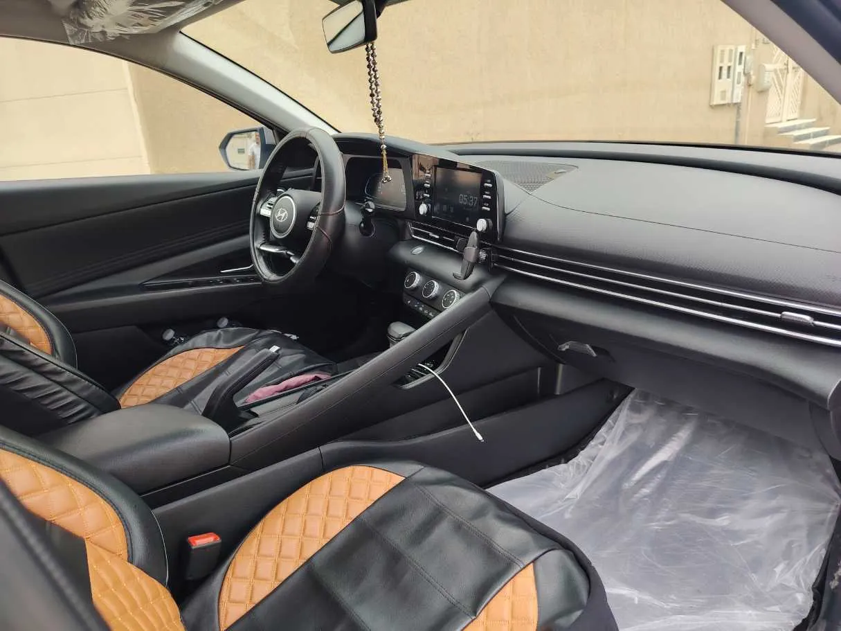 Car image 13