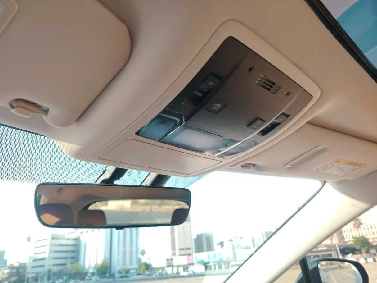 Car image 32