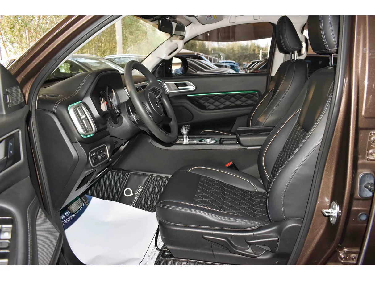 Car image 11