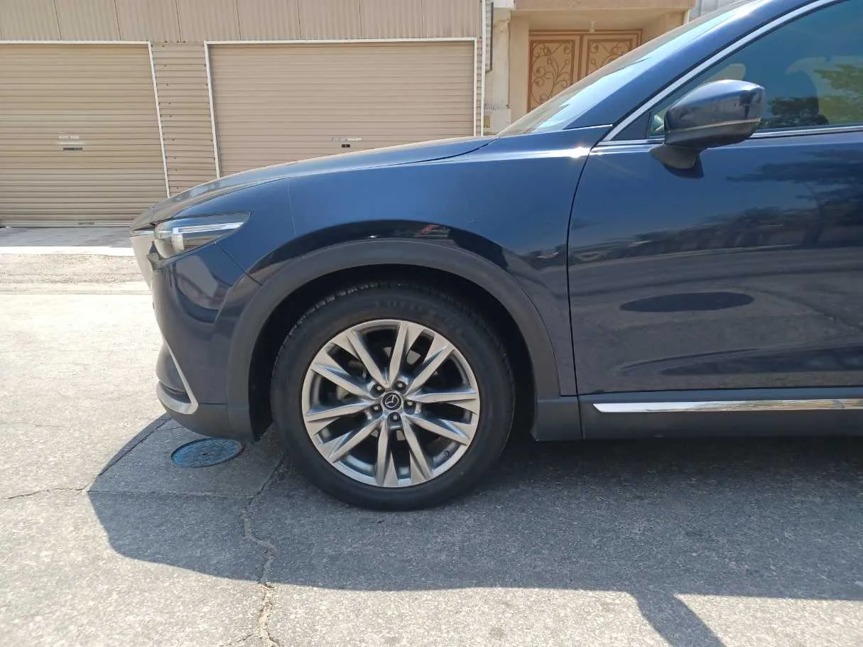 Car image 9