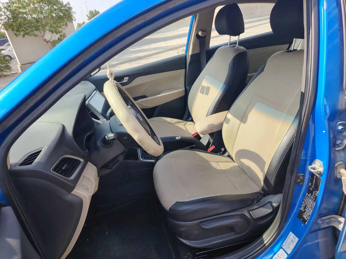 Car image 13