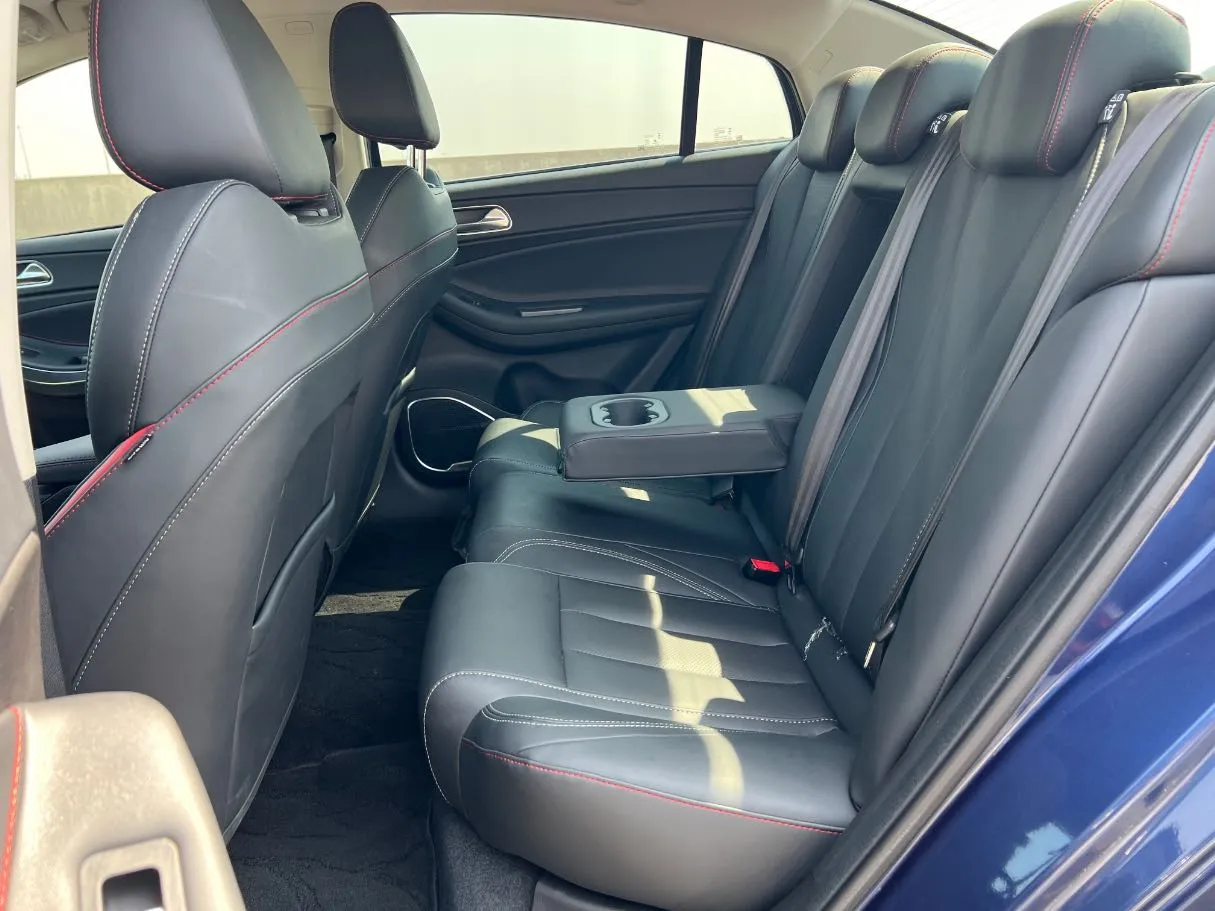 Car image 13