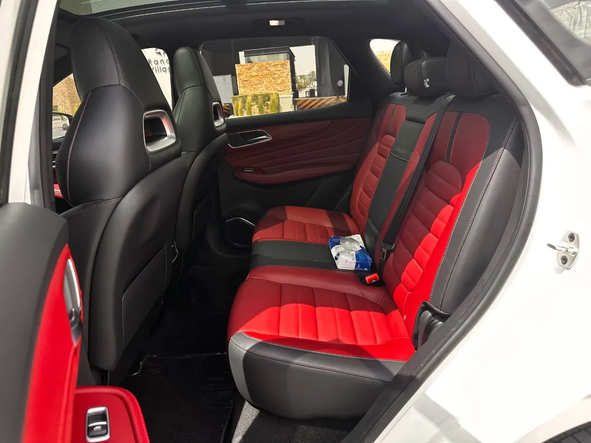 Car image 14