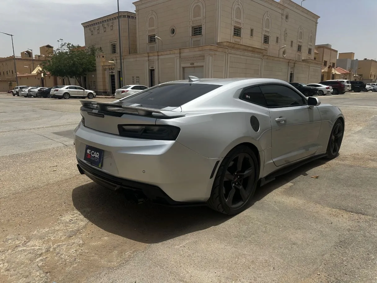 Car image 5