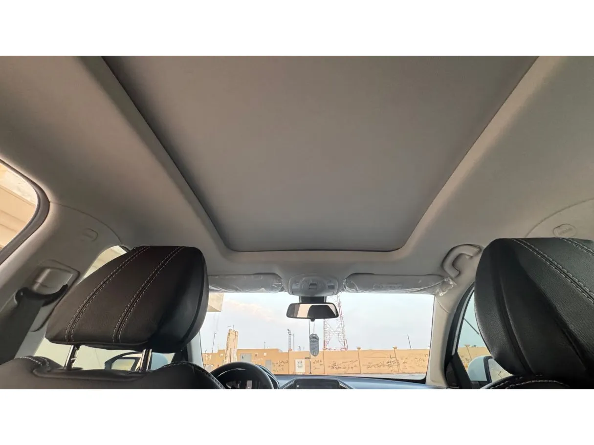 Car image 25