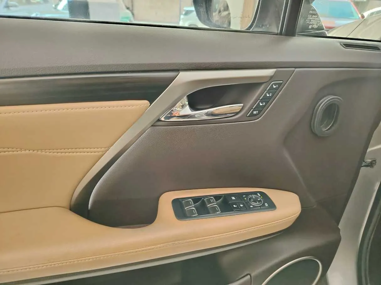 Car image 36