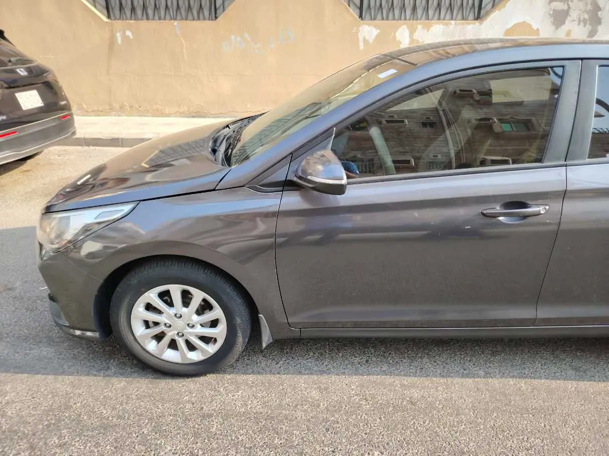 Car image 8