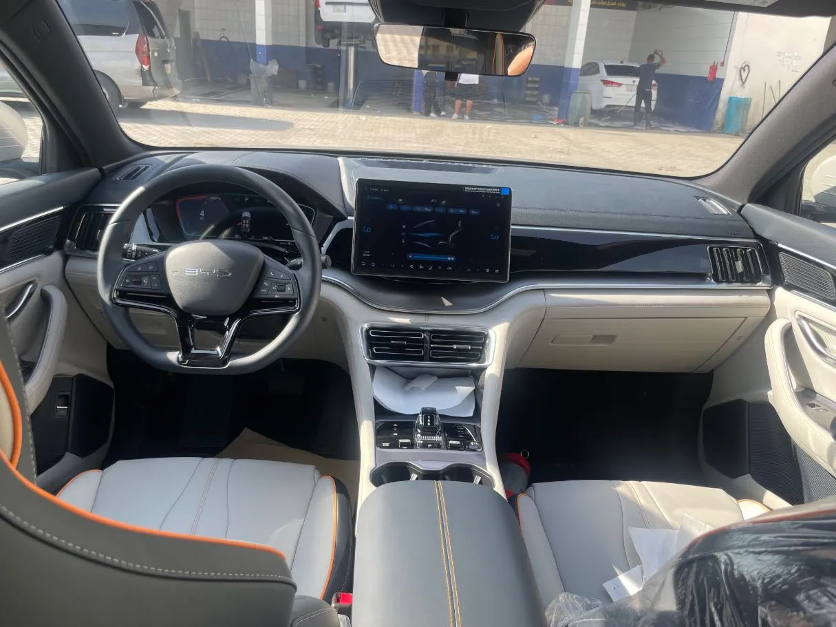 Car image 18