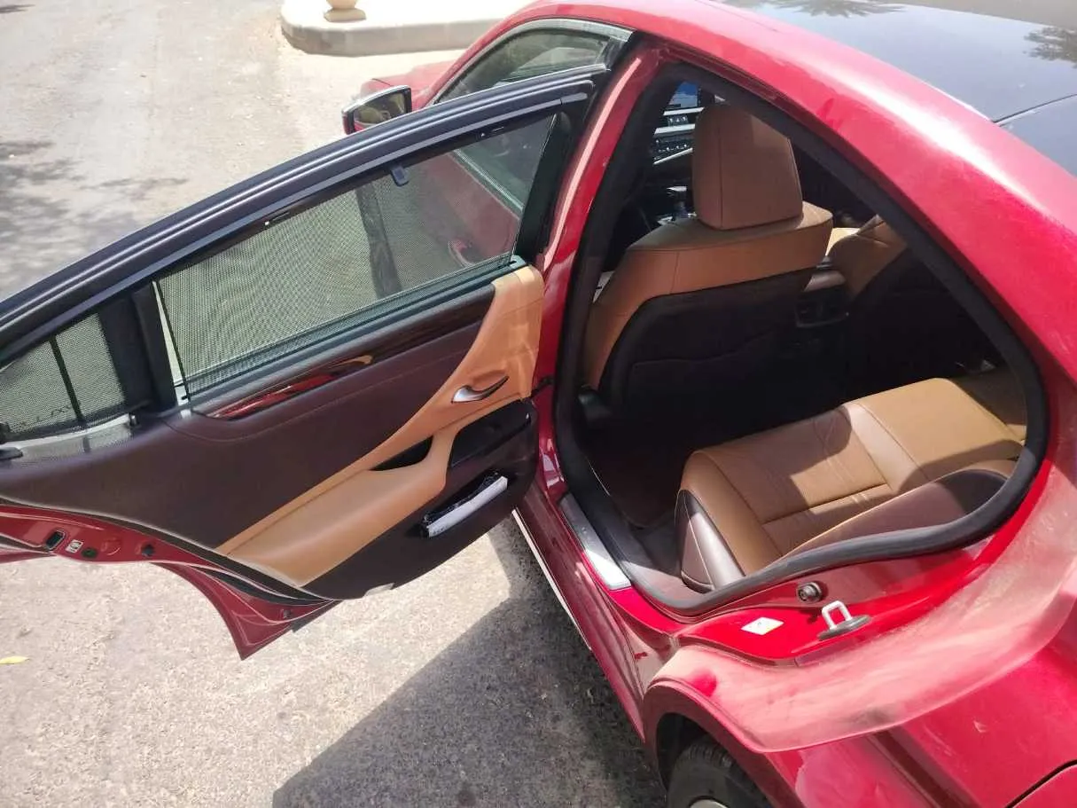 Car image 16