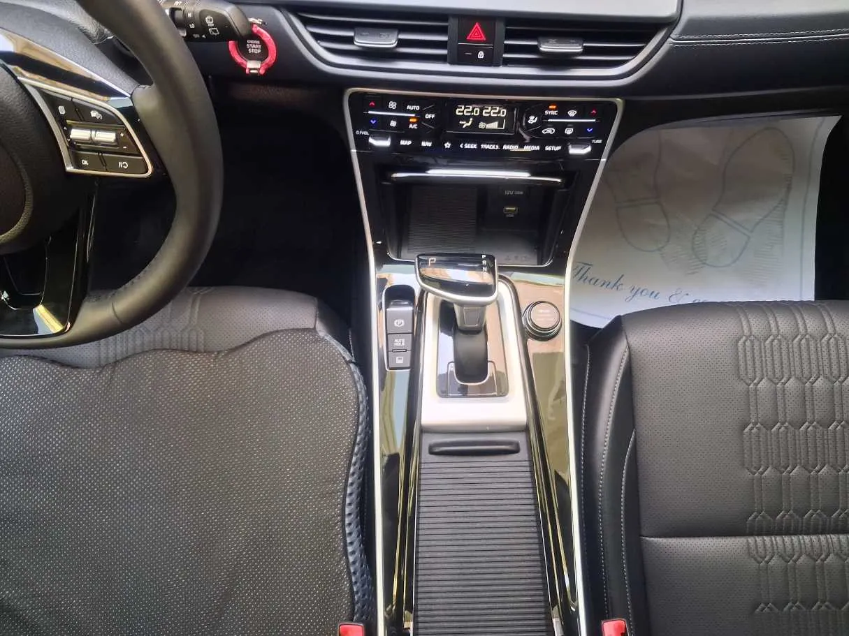 Car image 15
