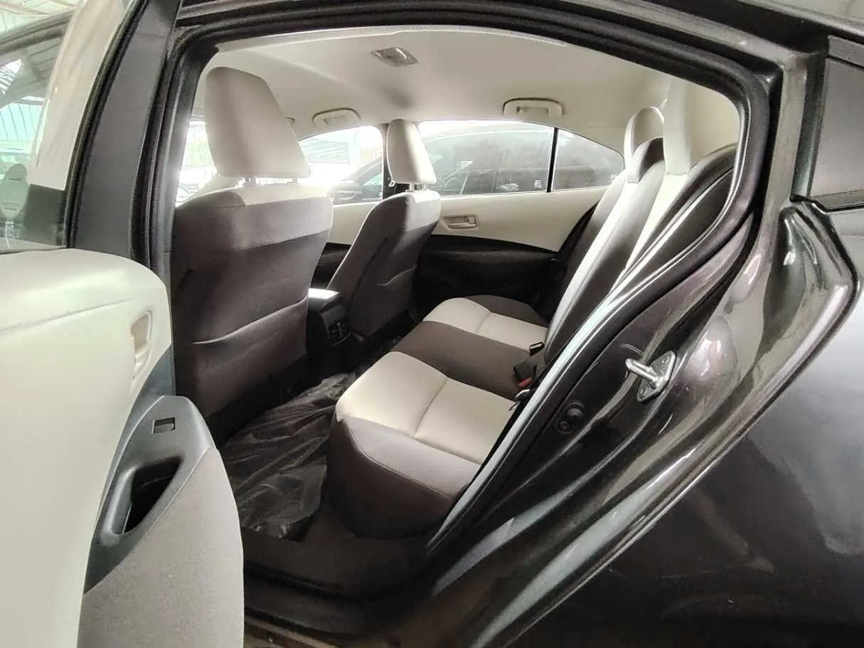 Car image 16