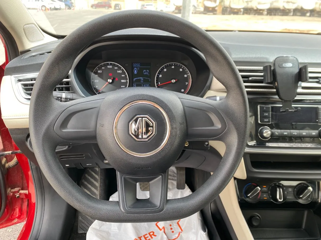 Car image 12