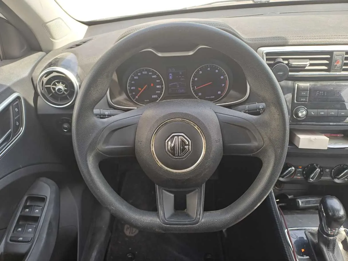 Car image 14