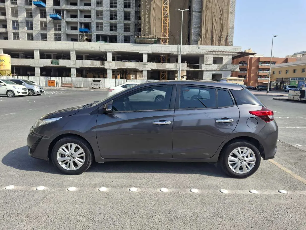 Car image 8