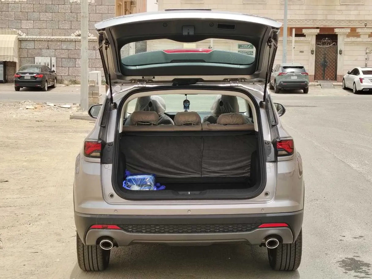 Car image 25