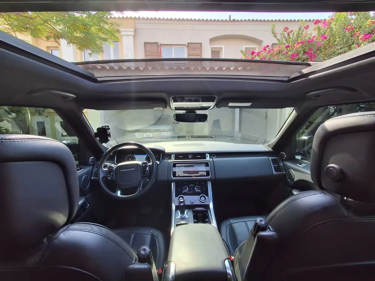 Car image 14