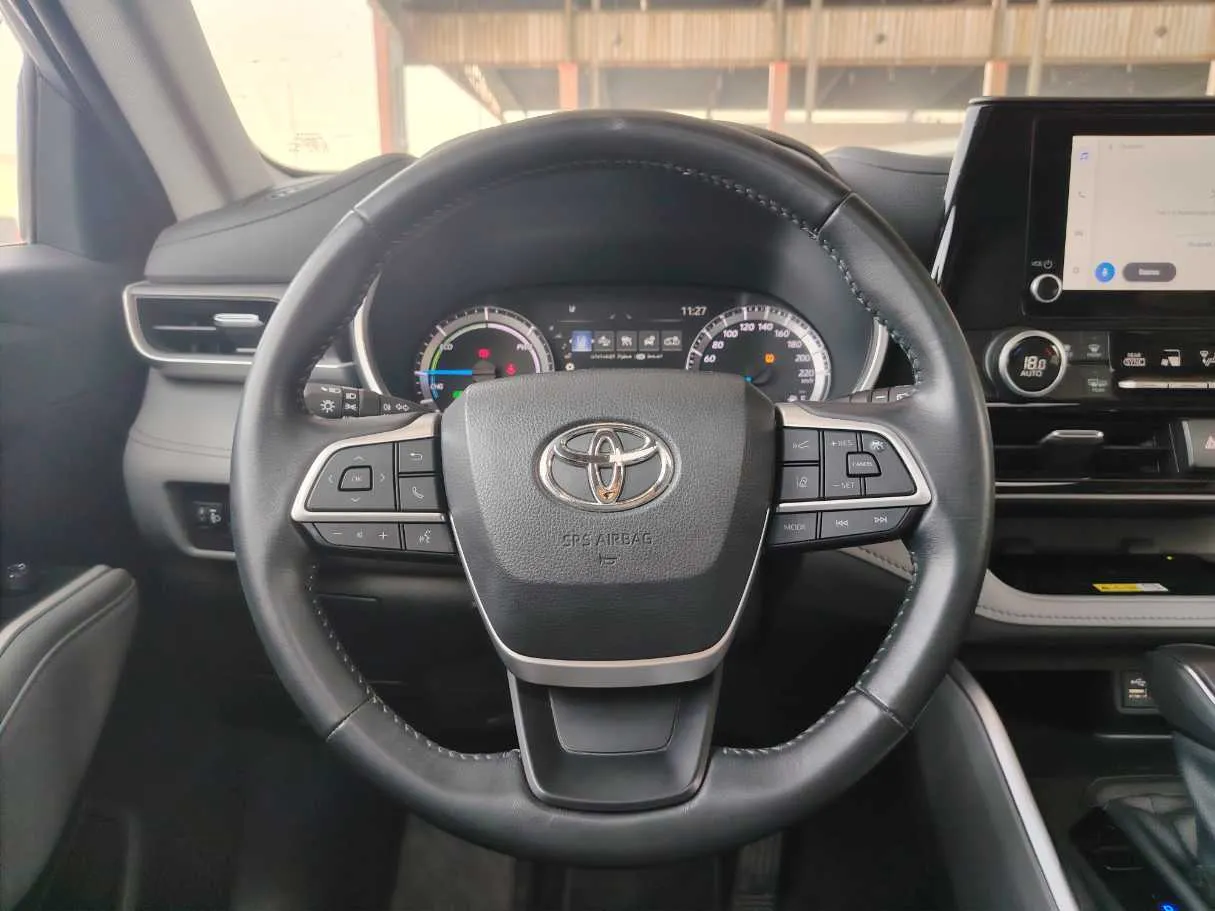 Car image 24