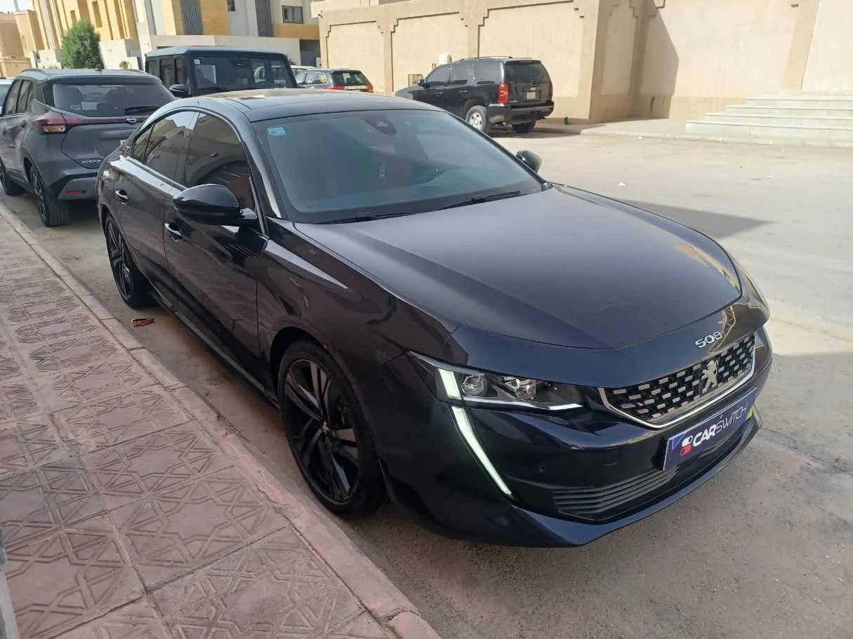 Car image 3