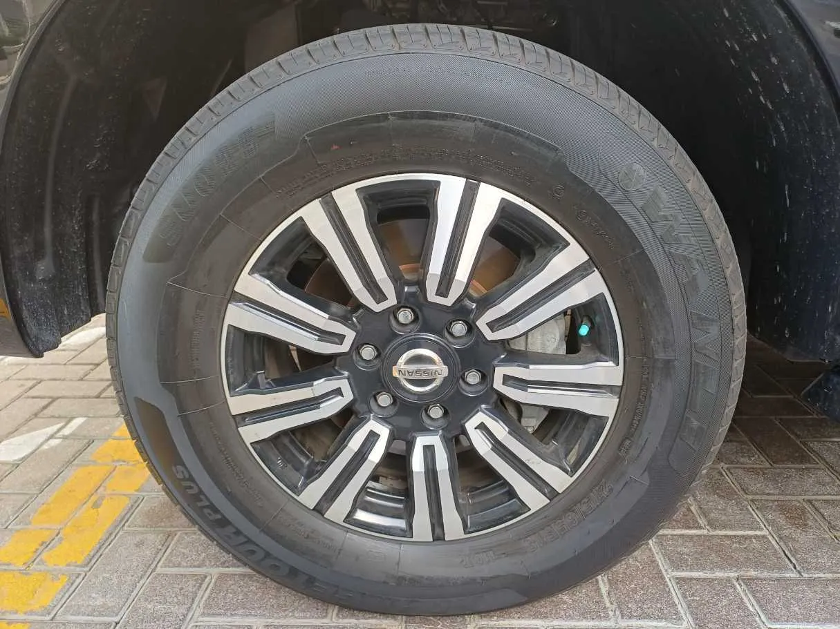 Car image 9