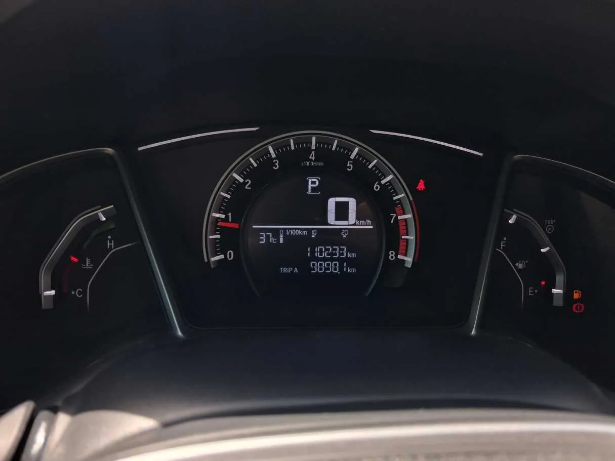 Car image 18