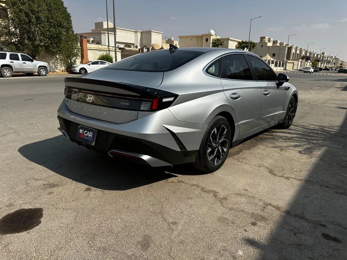 Car image 5