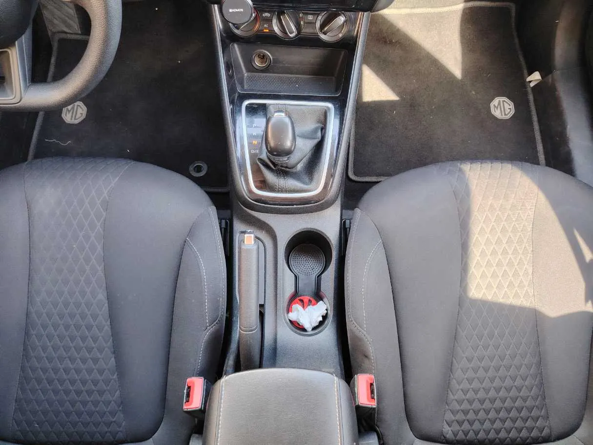 Car image 18
