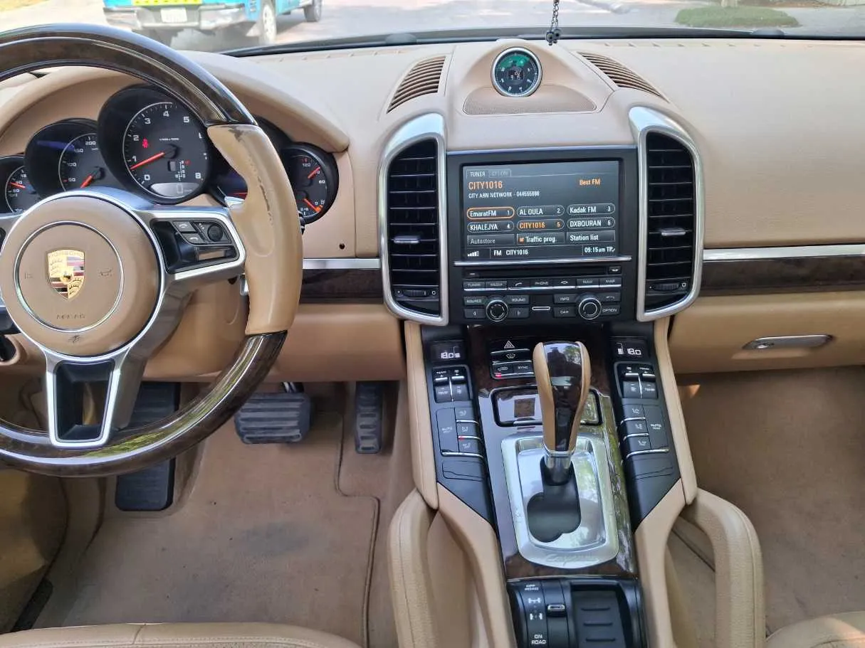 Car image 16
