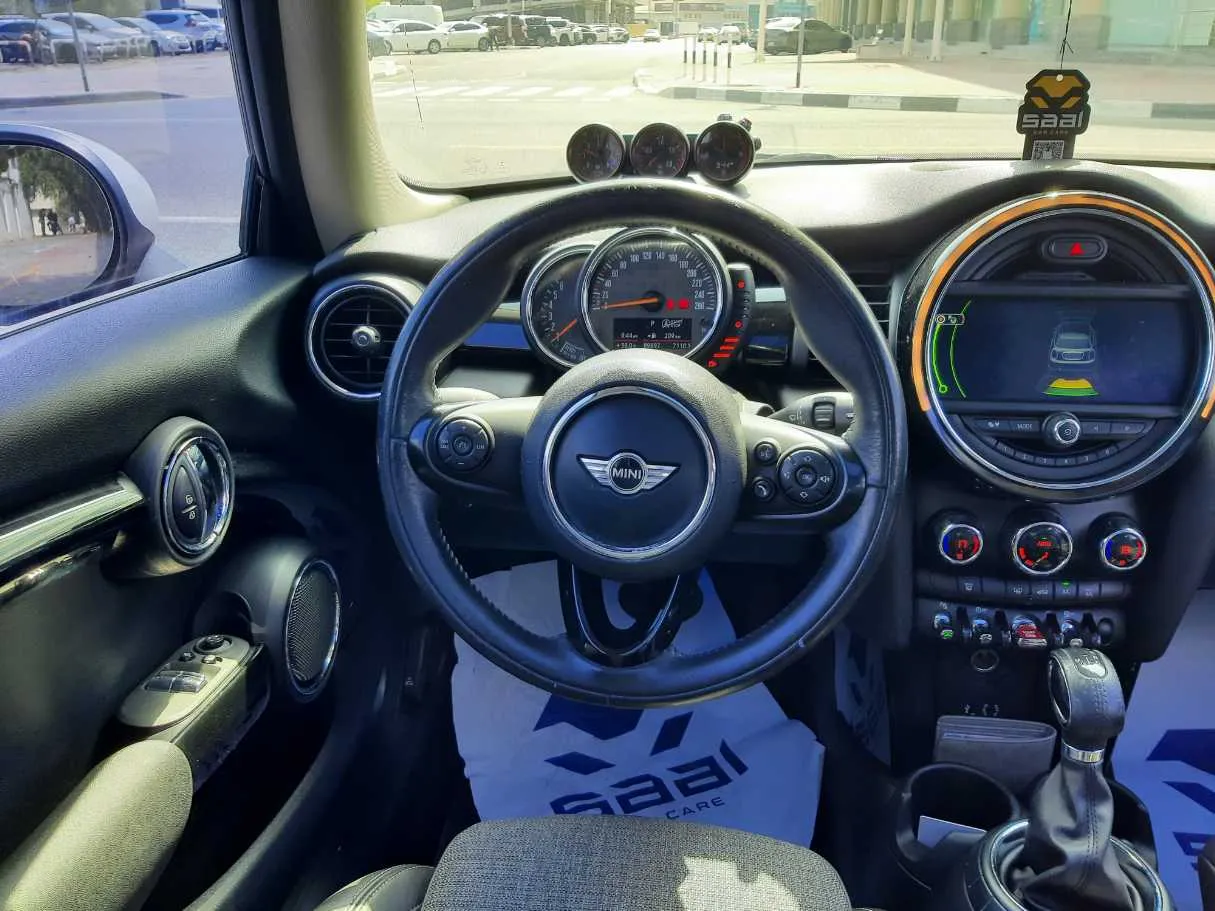 Car image 17