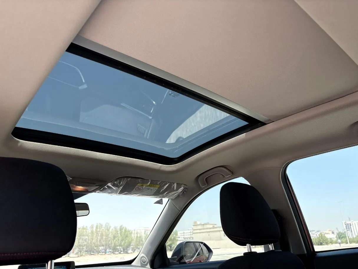 Car image 18