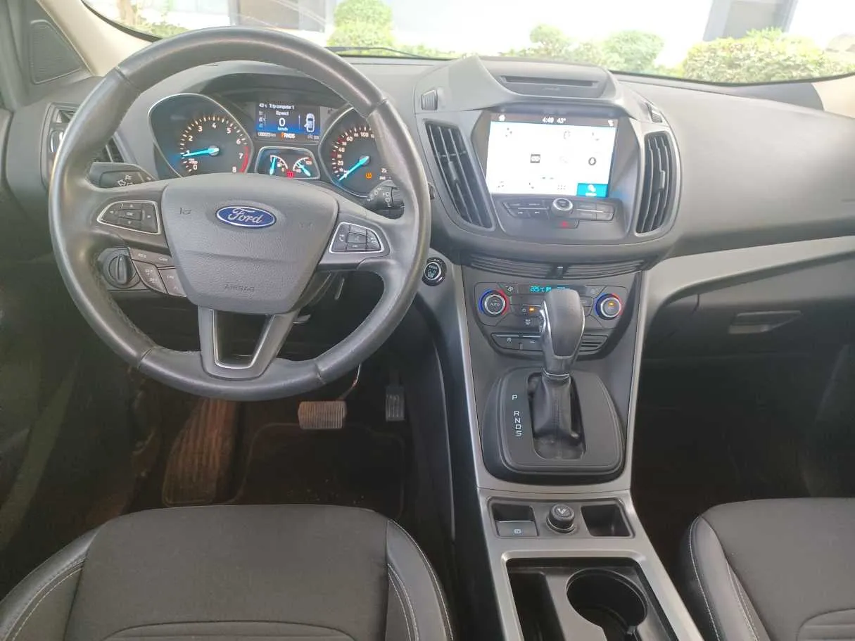 Car image 16