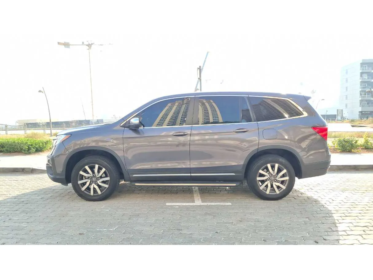 Car image 8