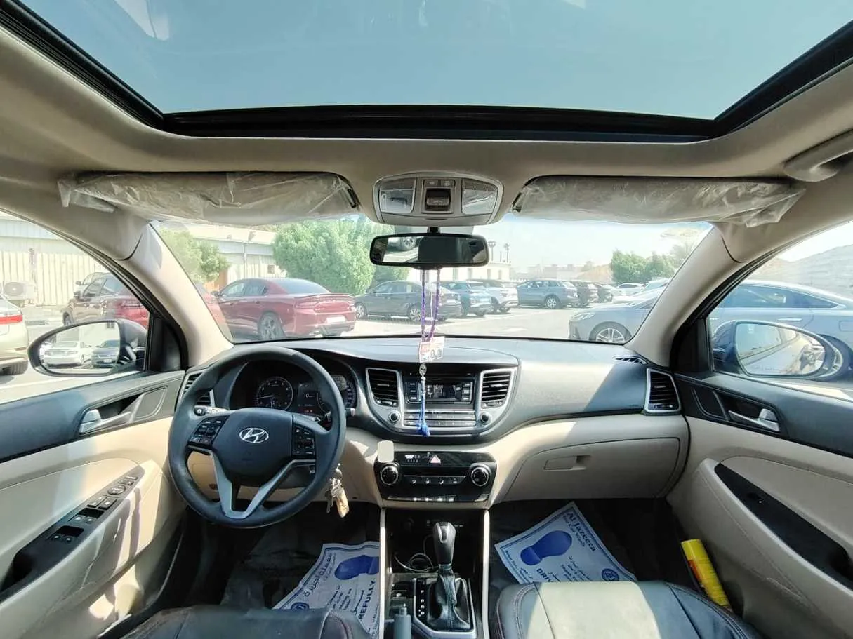 Car image 17