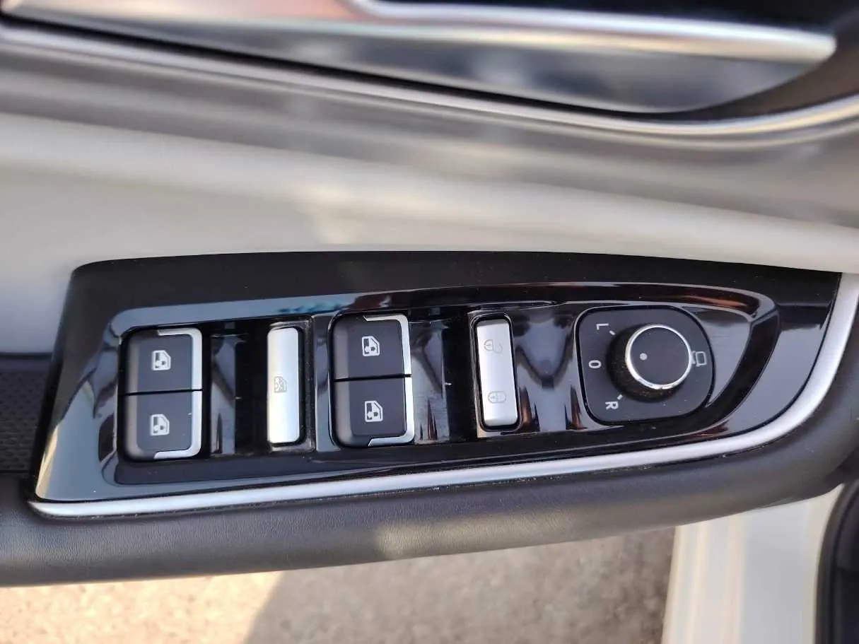 Car image 39