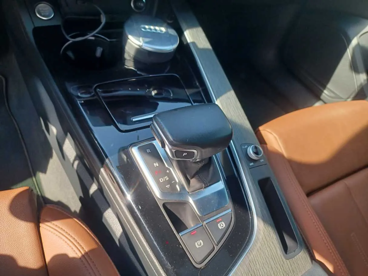 Car image 16