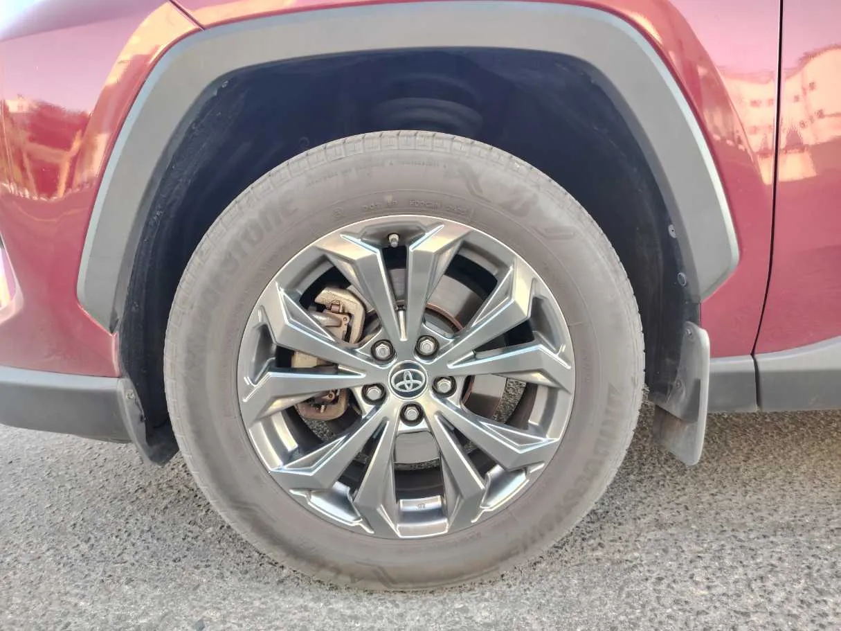 Car image 8