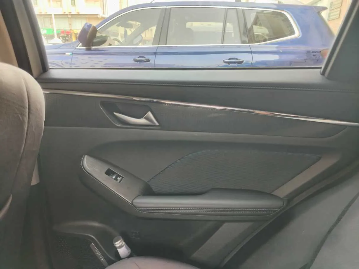Car image 31