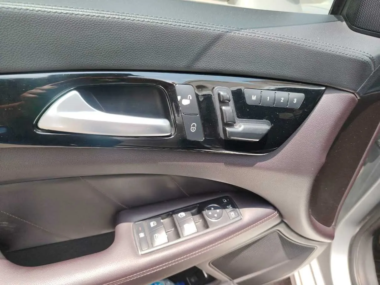 Car image 33