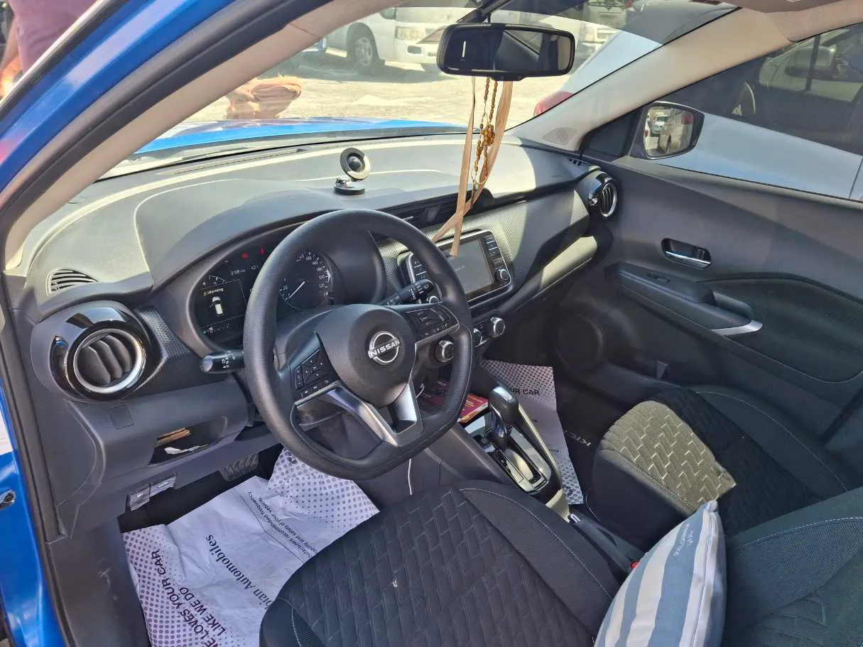 Car image 11