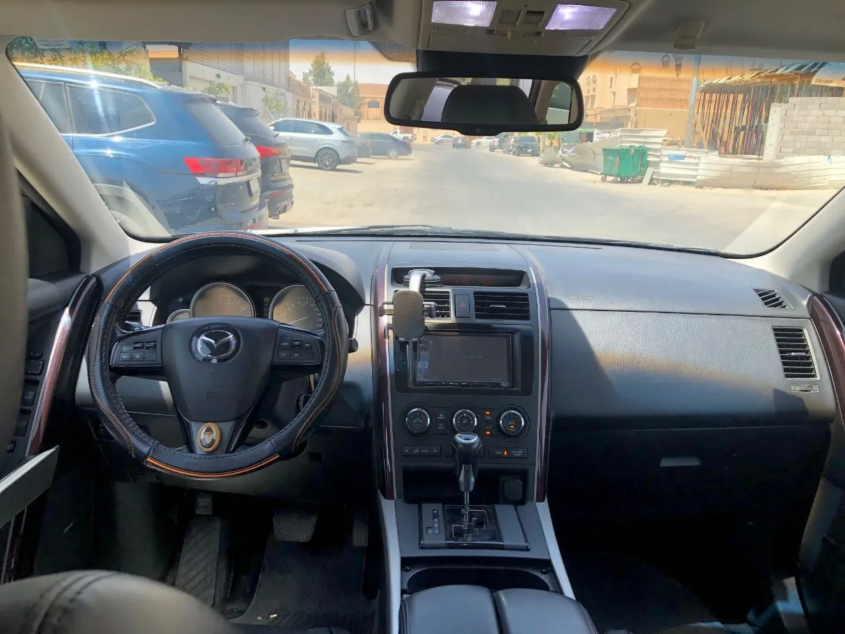 Car image 18
