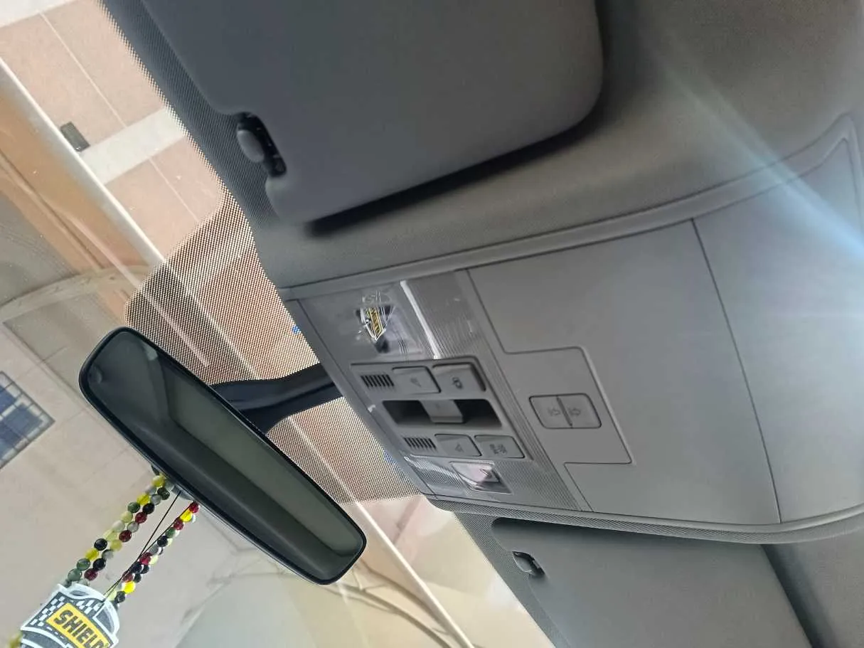 Car image 24