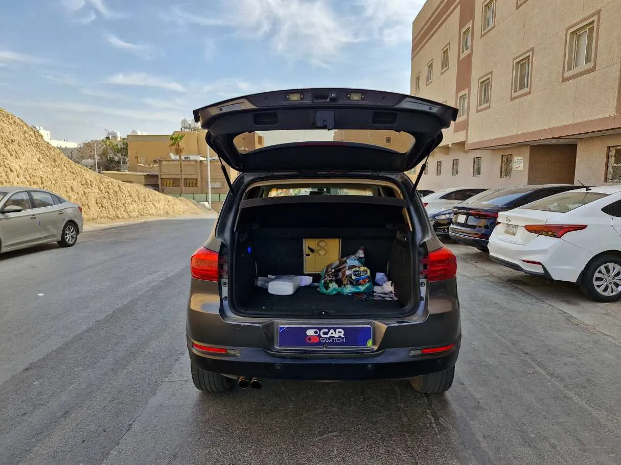Car image 20